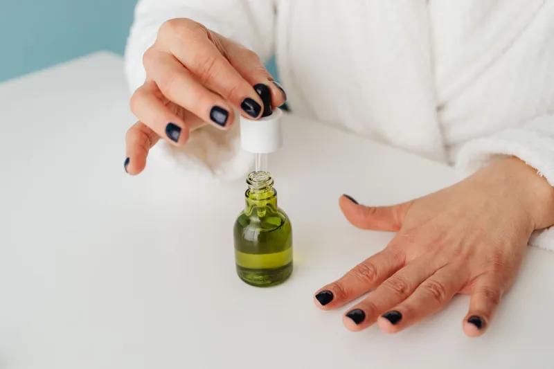 La sinfonía de los sentidos: aromaterapia de precisión y manicura de élite en la nueva era del bienestar conectado